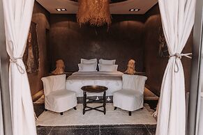 Villa Singulière By Louhou Collection