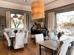 Villa Singulière By Louhou Collection