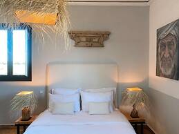 Villa Singulière By Louhou Collection