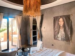 Villa Singulière By Louhou Collection