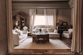 Villa Singulière By Louhou Collection