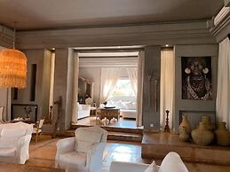 Villa Singulière By Louhou Collection