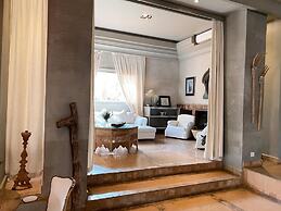 Villa Singulière By Louhou Collection