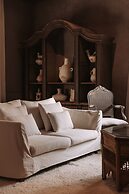 Villa Singulière By Louhou Collection