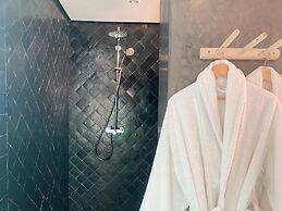 Villa Singulière By Louhou Collection