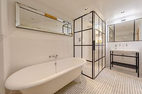 Sleek & Stylish 2BD Flat - Warren Street