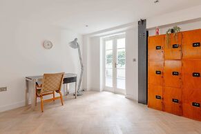 Sleek & Stylish 2BD Flat - Warren Street