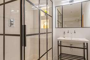 Sleek & Stylish 2BD Flat - Warren Street
