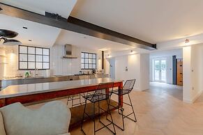 Sleek & Stylish 2BD Flat - Warren Street