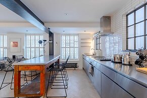 Sleek & Stylish 2BD Flat - Warren Street