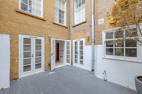 Sleek & Stylish 2BD Flat - Warren Street