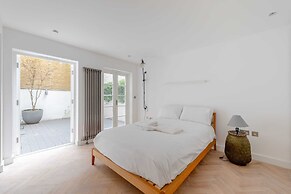 Sleek & Stylish 2BD Flat - Warren Street