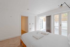 Sleek & Stylish 2BD Flat - Warren Street
