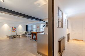 Sleek & Stylish 2BD Flat - Warren Street
