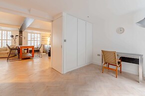 Sleek & Stylish 2BD Flat - Warren Street