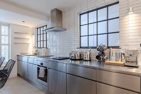 Sleek & Stylish 2BD Flat - Warren Street