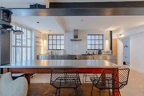 Sleek & Stylish 2BD Flat - Warren Street