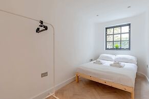 Sleek & Stylish 2BD Flat - Warren Street