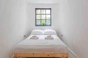 Sleek & Stylish 2BD Flat - Warren Street