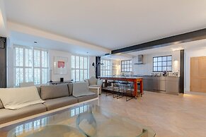 Sleek & Stylish 2BD Flat - Warren Street
