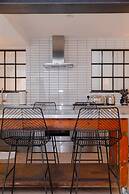 Sleek & Stylish 2BD Flat - Warren Street