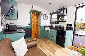 Willows Rest - 1 Bed Shepherd's Hut - Pentlepoir