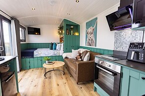 Willows Rest - 1 Bed Shepherd's Hut - Pentlepoir