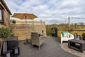 Willows Rest - 1 Bed Shepherd's Hut - Pentlepoir