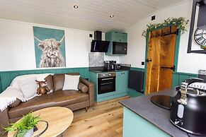 Willows Rest - 1 Bed Shepherd's Hut - Pentlepoir