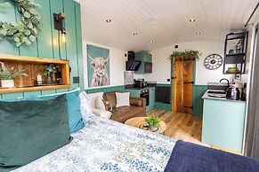 Willows Rest - 1 Bed Shepherd's Hut - Pentlepoir