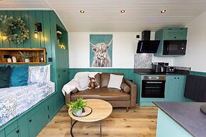 Willows Rest - 1 Bed Shepherd's Hut - Pentlepoir