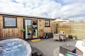 Willows Rest - 1 Bed Shepherd's Hut - Pentlepoir