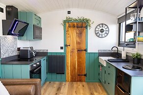 Willows Rest - 1 Bed Shepherd's Hut - Pentlepoir