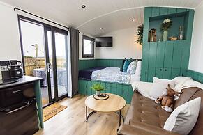 Willows Rest - 1 Bed Shepherd's Hut - Pentlepoir