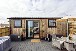 Willows Rest - 1 Bed Shepherd's Hut - Pentlepoir