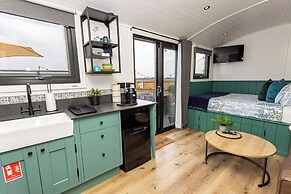 Willows Rest - 1 Bed Shepherd's Hut - Pentlepoir