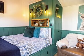 Willows Rest - 1 Bed Shepherd's Hut - Pentlepoir