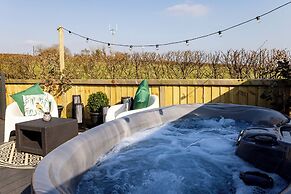 Willows Rest - 1 Bed Shepherd's Hut - Pentlepoir