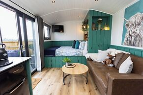 Willows Rest - 1 Bed Shepherd's Hut - Pentlepoir