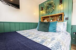 Willows Rest - 1 Bed Shepherd's Hut - Pentlepoir