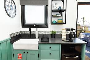 Willows Rest - 1 Bed Shepherd's Hut - Pentlepoir