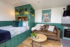 Willows Rest - 1 Bed Shepherd's Hut - Pentlepoir