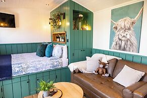 Willows Rest - 1 Bed Shepherd's Hut - Pentlepoir