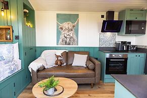 Willows Rest - 1 Bed Shepherd's Hut - Pentlepoir