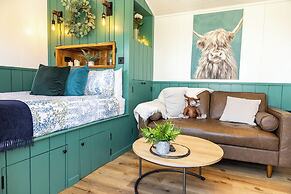 Willows Rest - 1 Bed Shepherd's Hut - Pentlepoir
