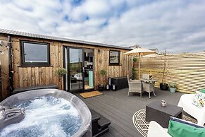 Willows Rest - 1 Bed Shepherd's Hut - Pentlepoir