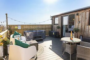 Willows Rest - 1 Bed Shepherd's Hut - Pentlepoir