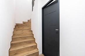 Studios Krośnieńska by Renters
