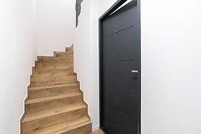 Studios Krośnieńska by Renters