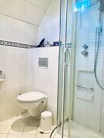 Spacious 6-person Holiday Home Dijkrose Close to the Lauwersmeer